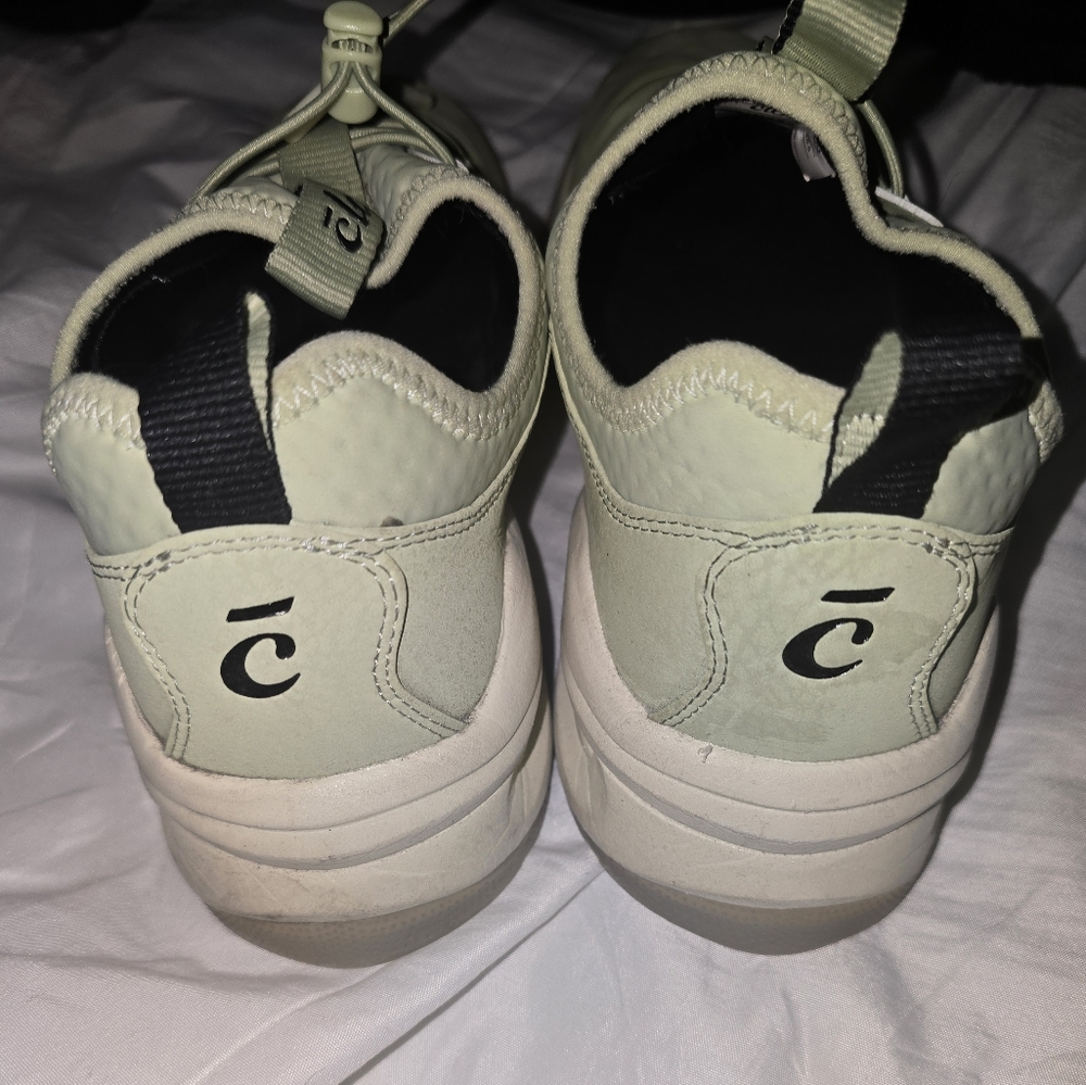 Green clove shoes size 9